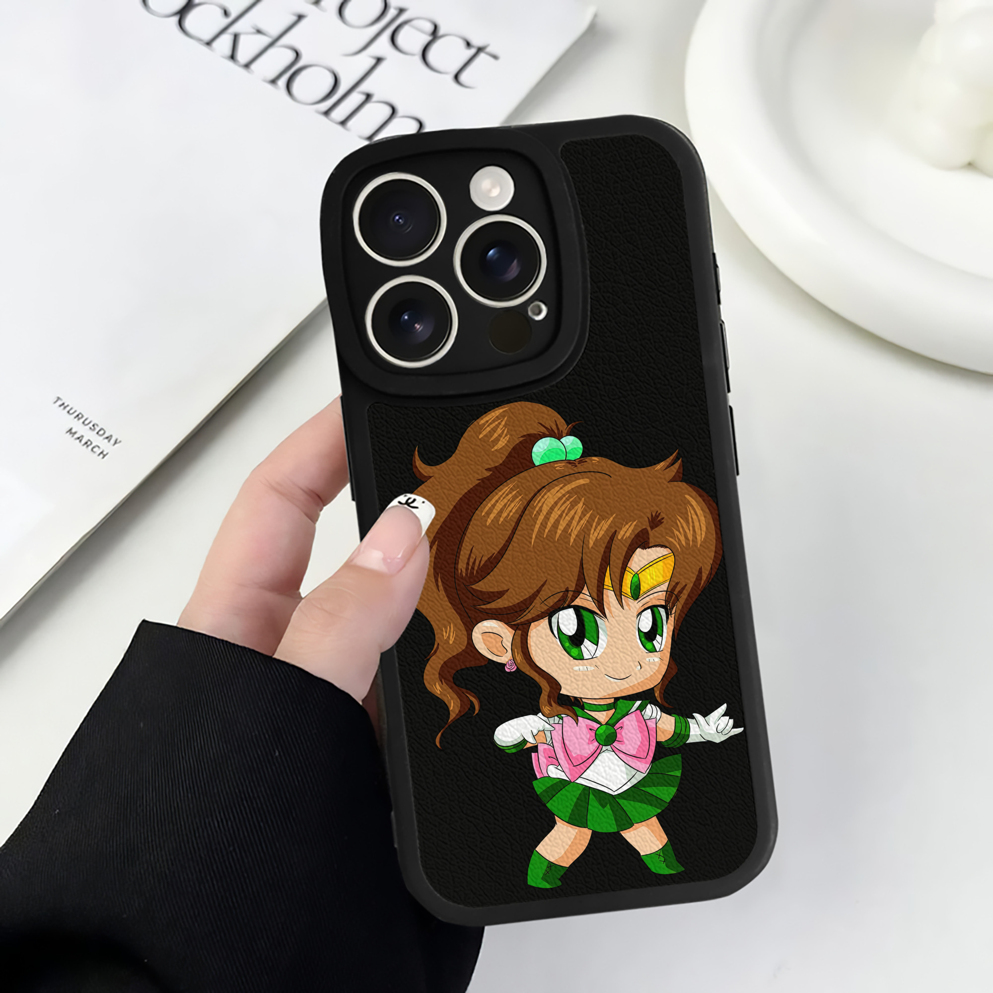 （画像用） 美少女戦士セーラームーン 木野 まこと きの まこと Sailor Moon Kino Makoto （セーラージュピター；Sailor Jupiter） 【iPhone 16シリーズ対応】シリコンスマホケース（レザー調） 材質：シリコン